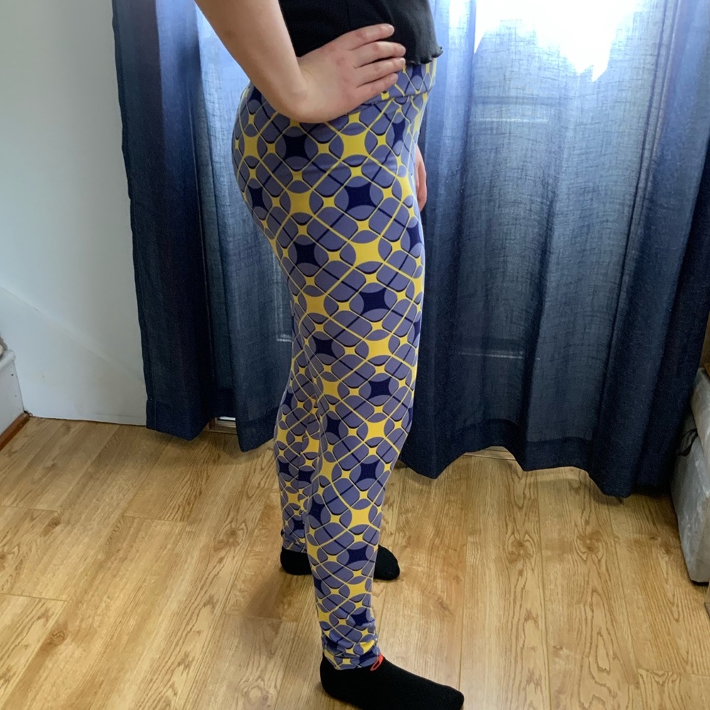 LulaRoe Geometric Tall & Curvy Leggings